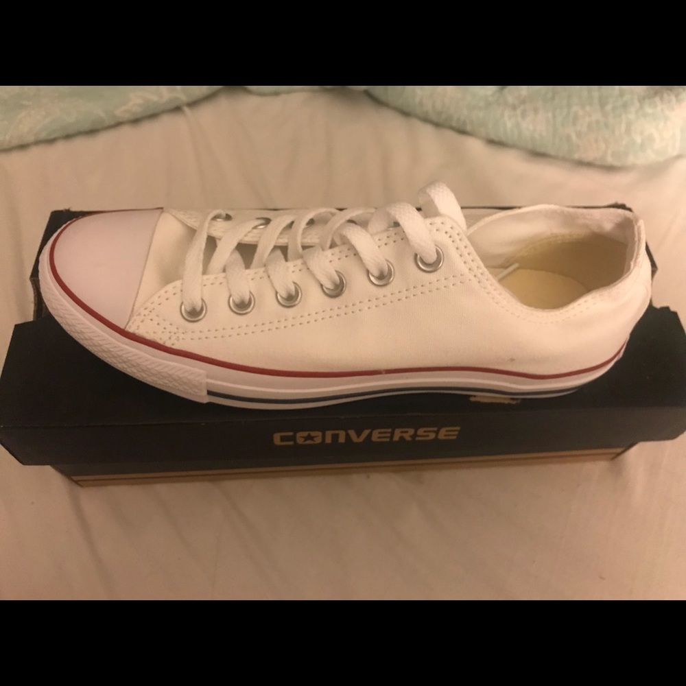 NWT converse low top white shoes